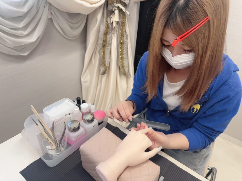 美容専門学校からの編入生